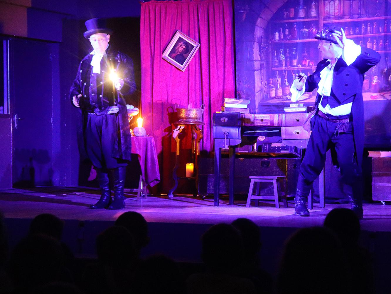 Spectacle de la compagnie Zinzoline, "la guilde des enchanteurs"