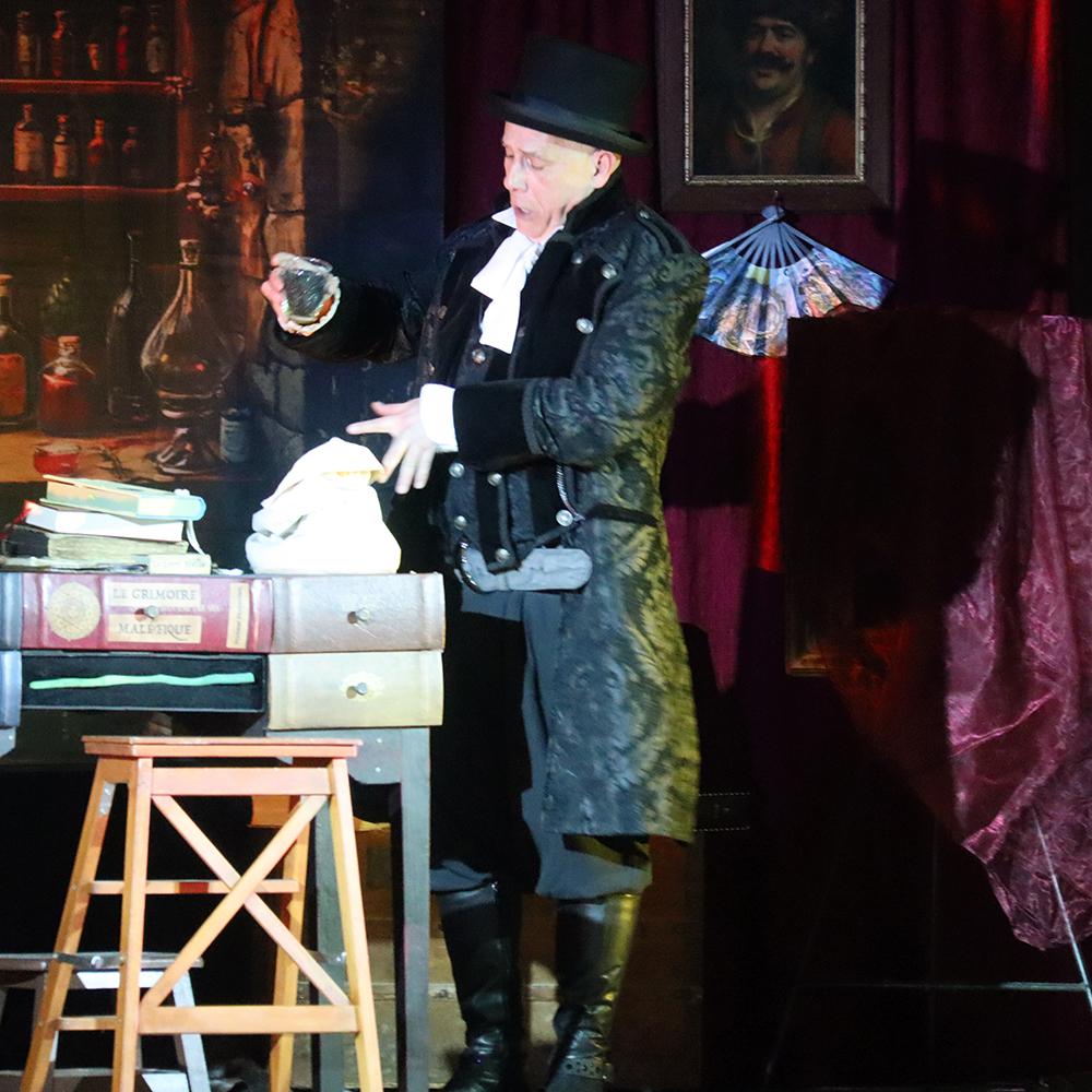 Spectacle de la compagnie Zinzoline, "la guilde des enchanteurs"