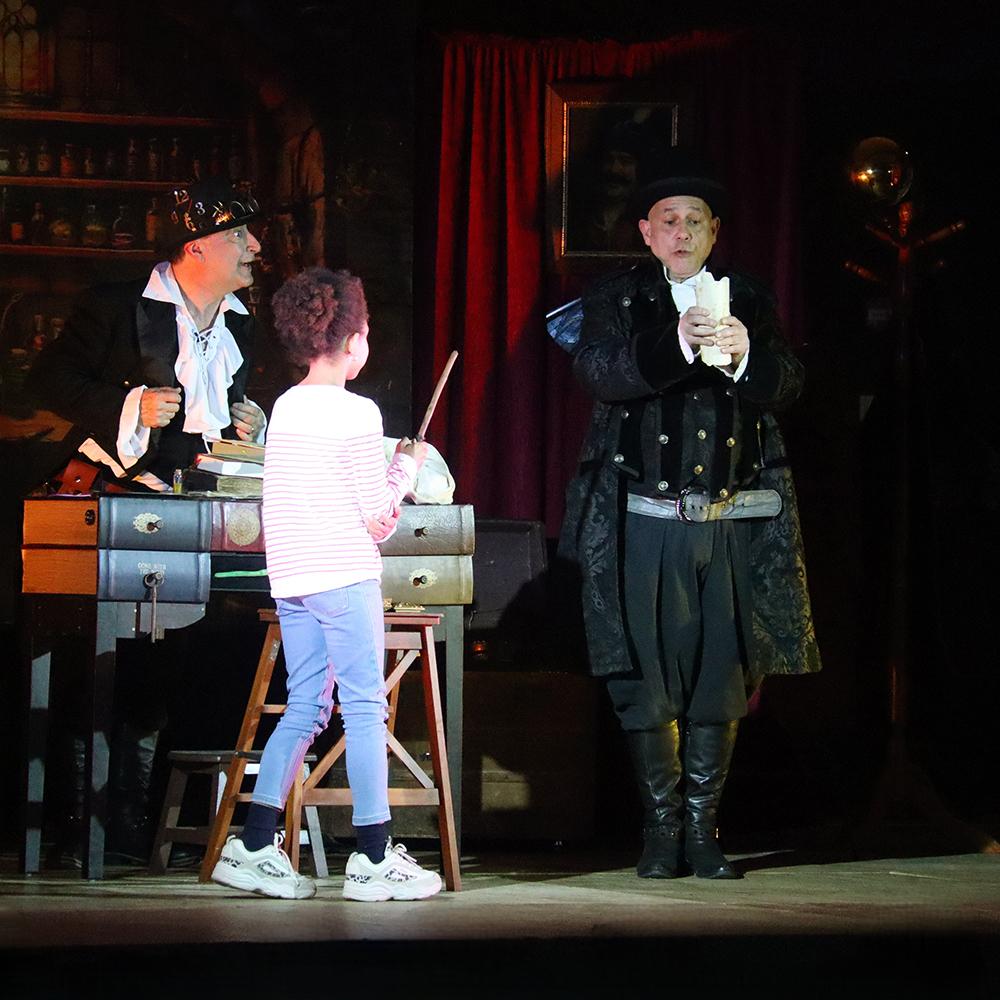 Spectacle de la compagnie Zinzoline, "la guilde des enchanteurs"