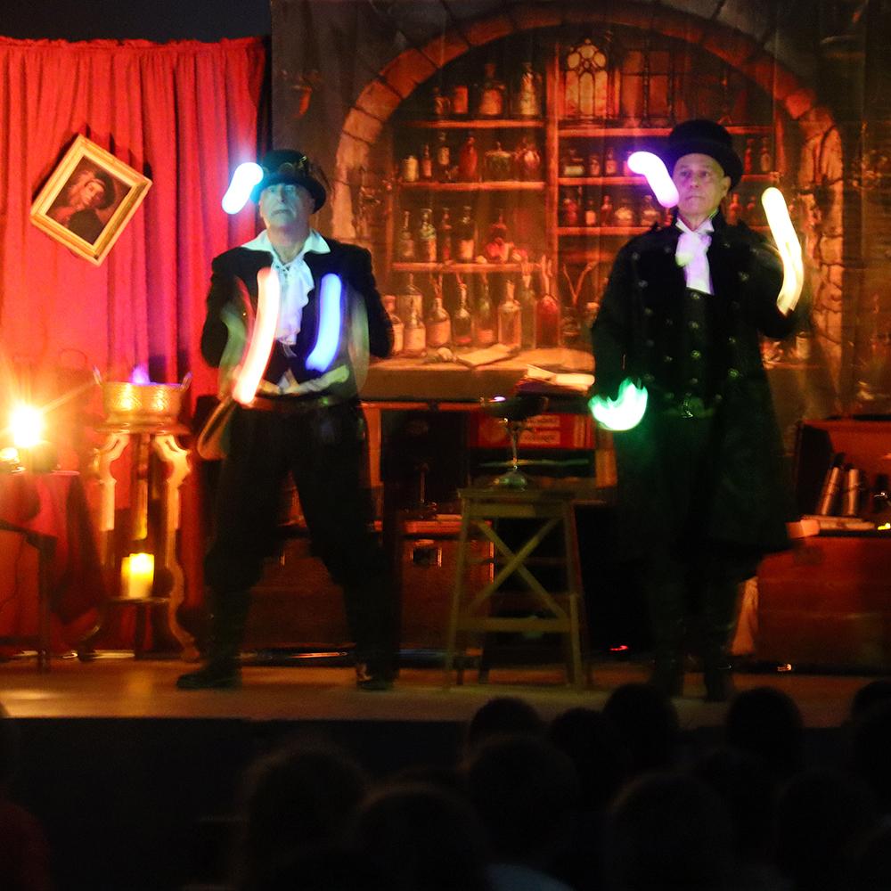 Spectacle de la compagnie Zinzoline, "la guilde des enchanteurs"