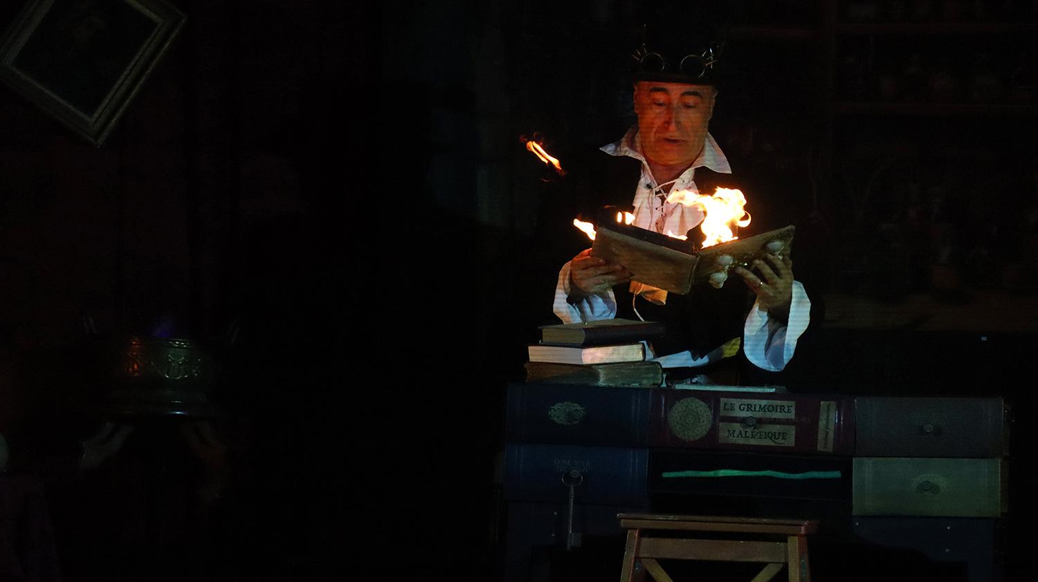 Spectacle de la compagnie Zinzoline, "la guilde des enchanteurs"