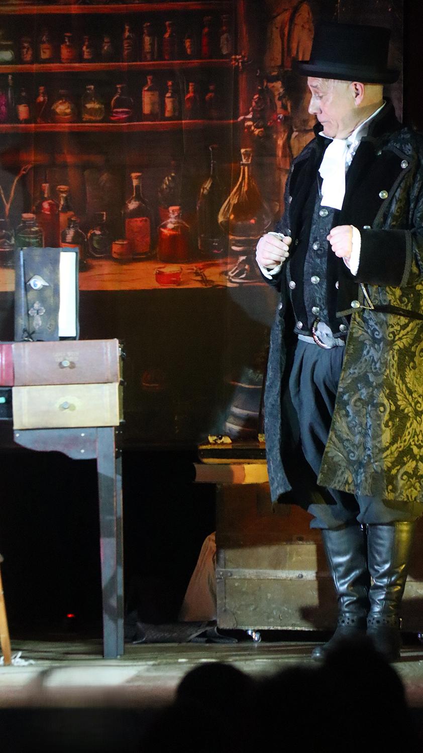 Spectacle de la compagnie Zinzoline, "la guilde des enchanteurs"