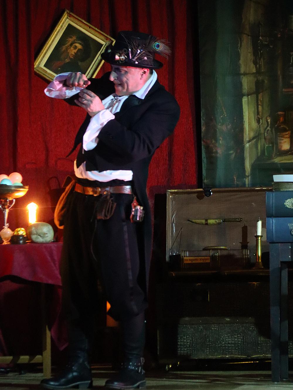 Spectacle de la compagnie Zinzoline, "la guilde des enchanteurs"