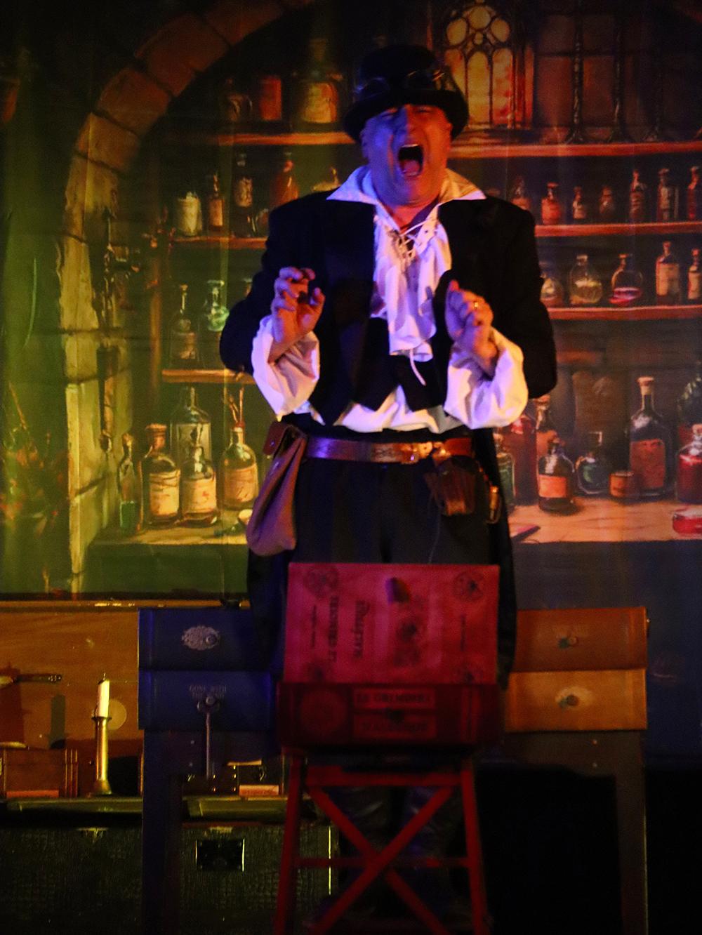 Spectacle de la compagnie Zinzoline, "la guilde des enchanteurs"