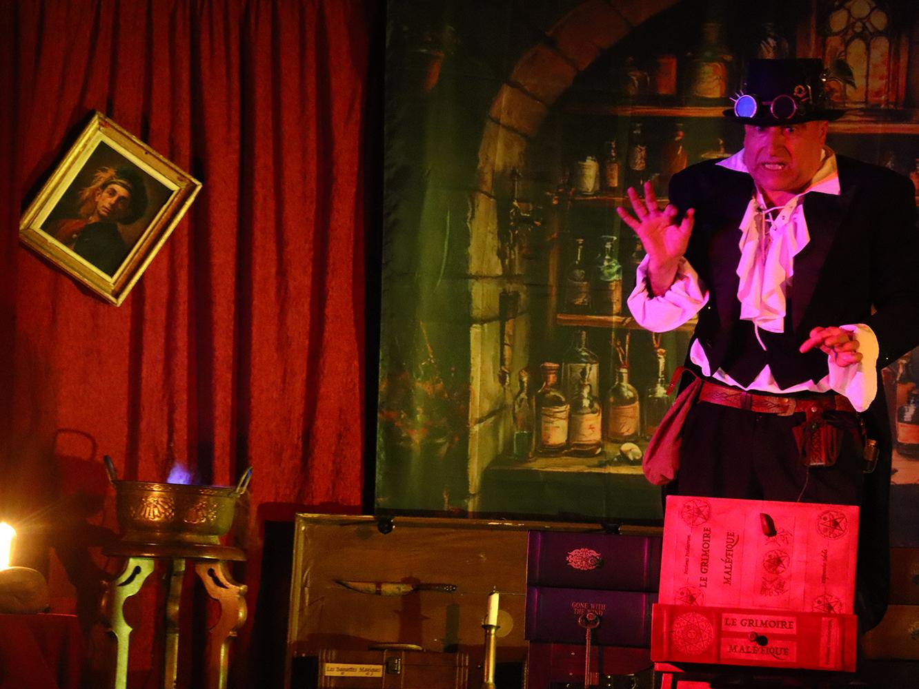 Spectacle de la compagnie Zinzoline, "la guilde des enchanteurs"