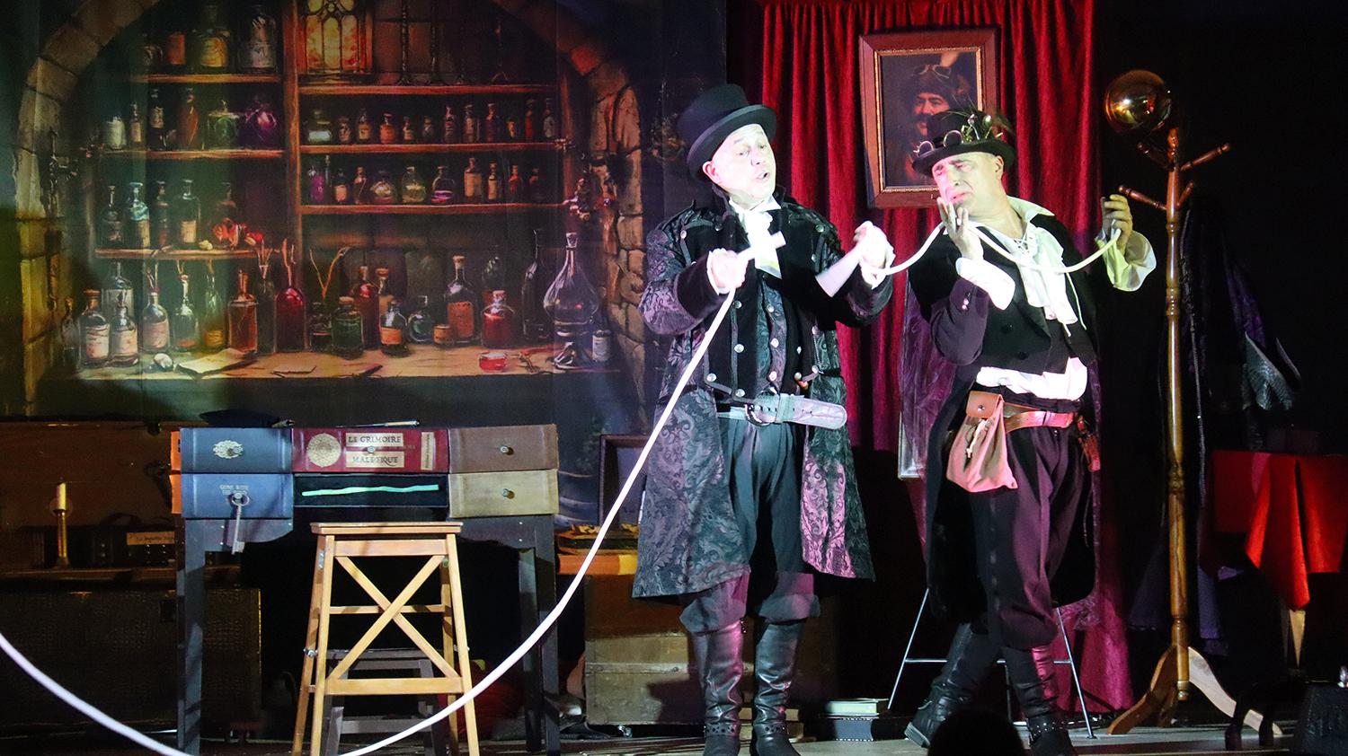 Spectacle de la compagnie Zinzoline, "la guilde des enchanteurs"