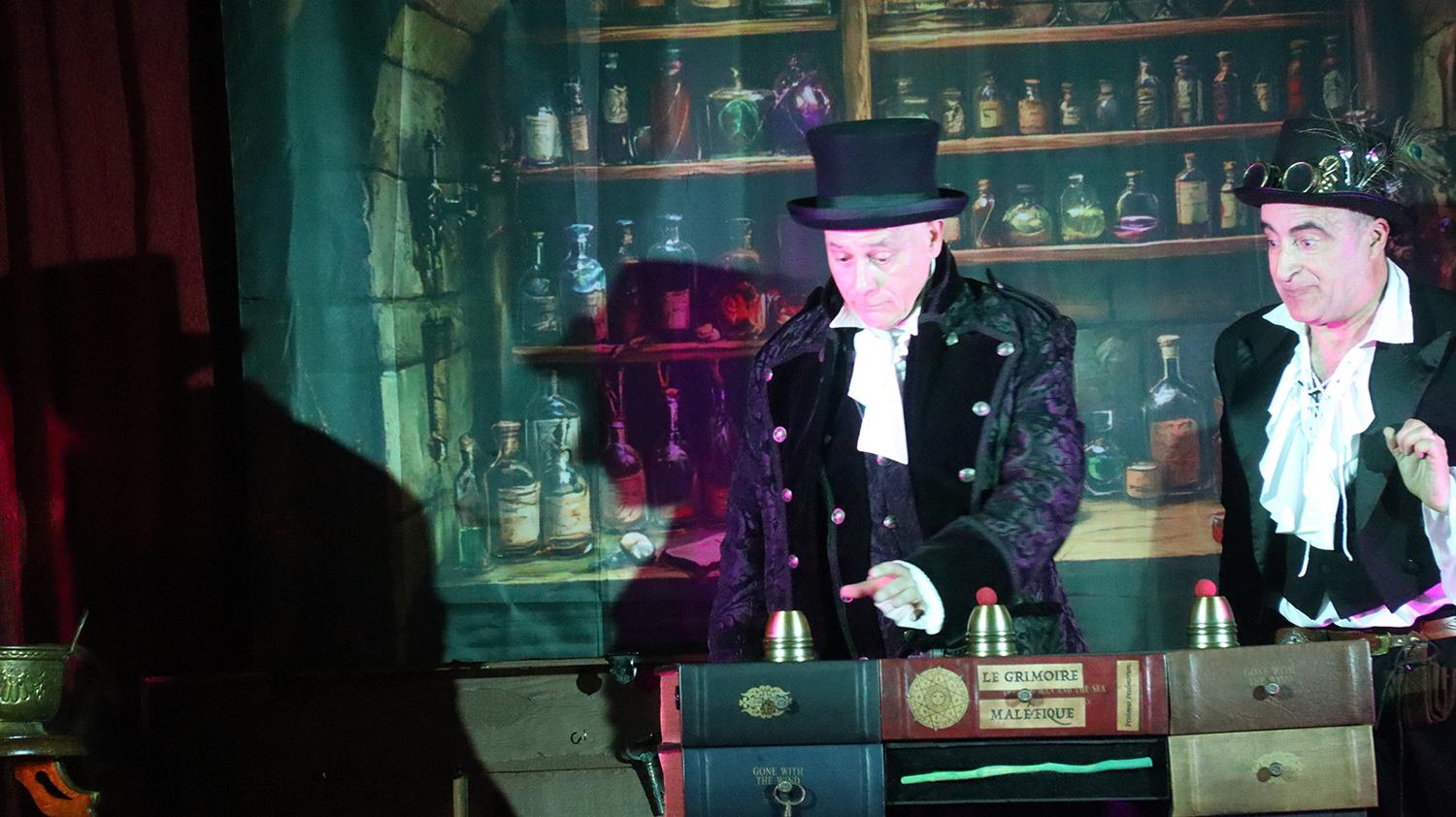 Spectacle de la compagnie Zinzoline, "la guilde des enchanteurs"
